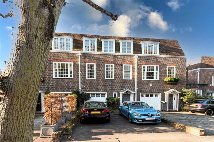 4 Bedroom Semi-Detached House To Rent In Abbotsbury Road, London W14