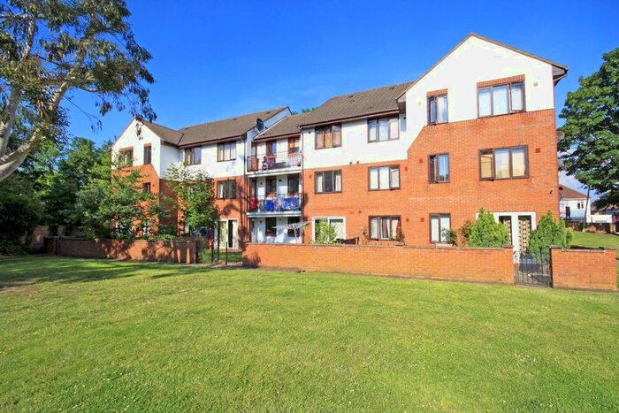 2 Bedroom Flat To Rent In Whitton Road, Whitton, Hounslow, TW3