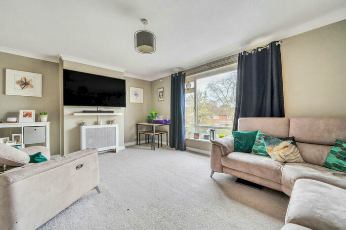 2 Bedroom Maisonette To Rent In Fernhill Road, Farnborough, Hampshire, GU14