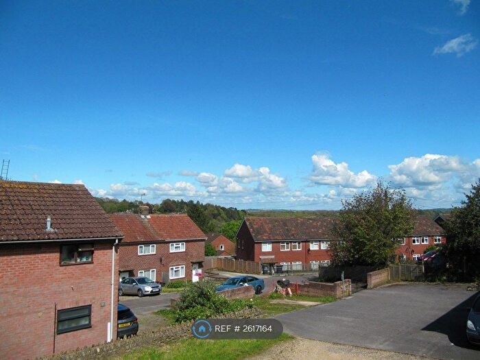 2 Bedroom Flat To Rent In Dairy Court, Crewkerne, TA18