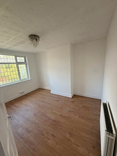 4 Bedroom End Terrace House To Rent In High Road, Romford, RM6