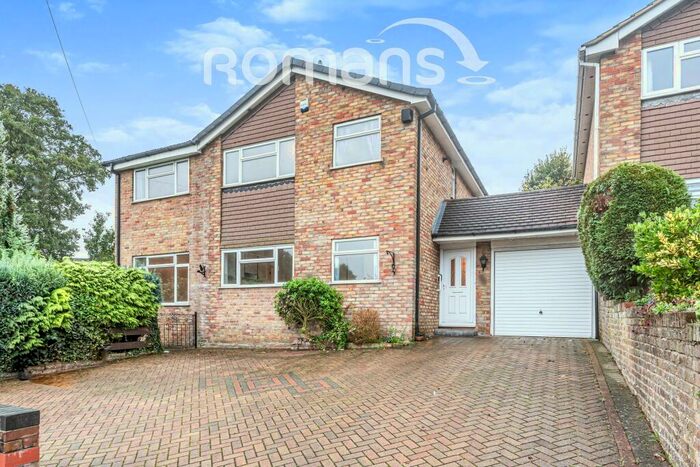 4 Bedroom Detached House To Rent In Chapel Hill, RG31