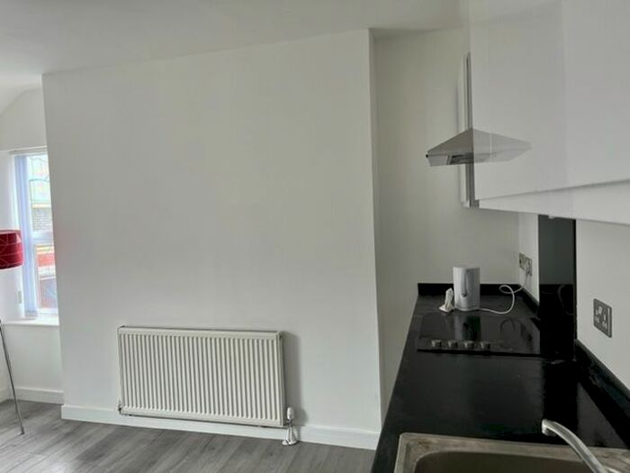 1 Bedroom Flat To Rent In Gelliwasted Road, Pontypridd, CF37