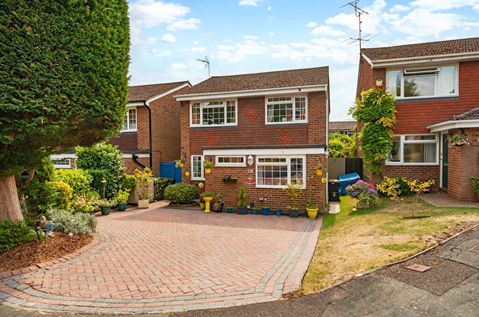 3 Bedroom Detached House For Sale In Fairview Gardens, Farnham, Surrey, GU9