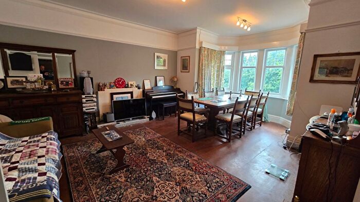 1 Bedroom Flat For Sale In De La Warr Road, Bexhill-On-Sea, TN40