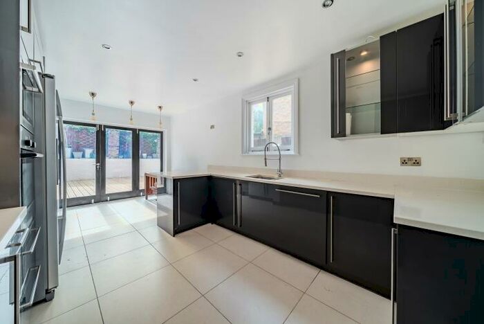 4 Bedroom House To Rent In Tresco Road Peckham, SE15