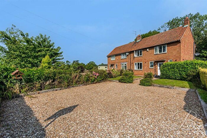3 Bedroom Semi-Detached House For Sale In Ossington, Newark, NG23