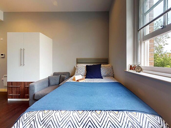 Apartment To Rent In Apt, Park Square Residence #, LS1