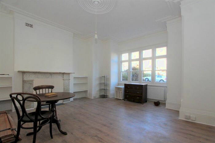 2 Bedroom Flat To Rent In Onslow Gardens, London N10