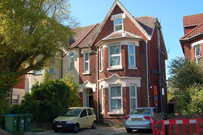 1 Bedroom Apartment To Rent In Landguard Road Shirley Southampton, SO15