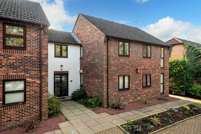 2 Bedroom Flat To Rent In The Willows, Rickmansworth, WD3