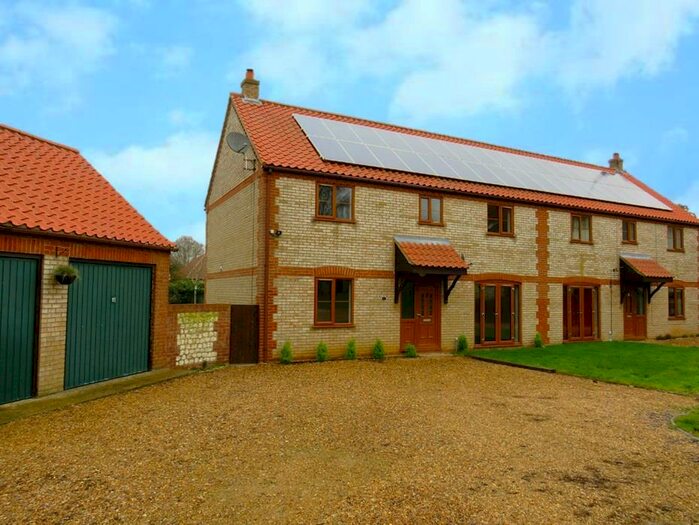4 Bedroom Semi-Detached House To Rent In Cloughs Farm, Hythe Road, Methwold, IP26