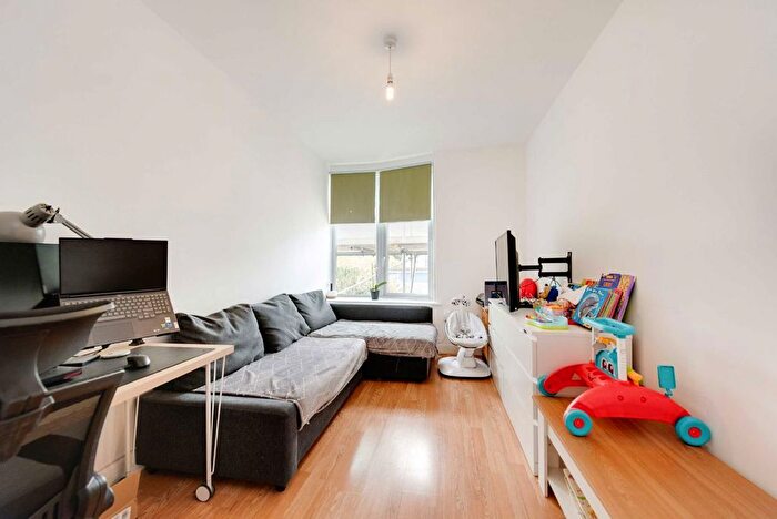 1 Bedroom Flat To Rent In Brent Street, London, NW4