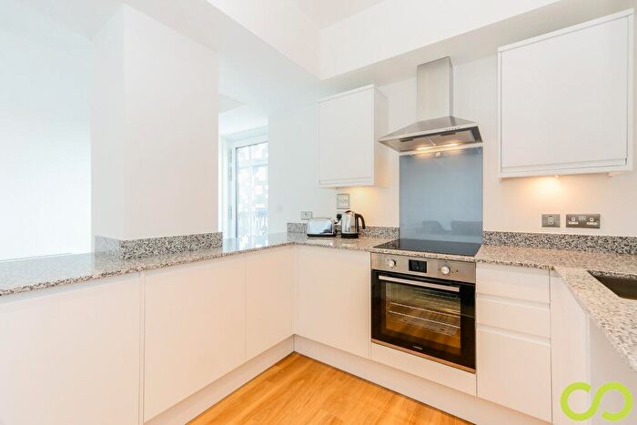 2 Bedroom Flat To Rent In Ilford Hill, Ilford, IG1