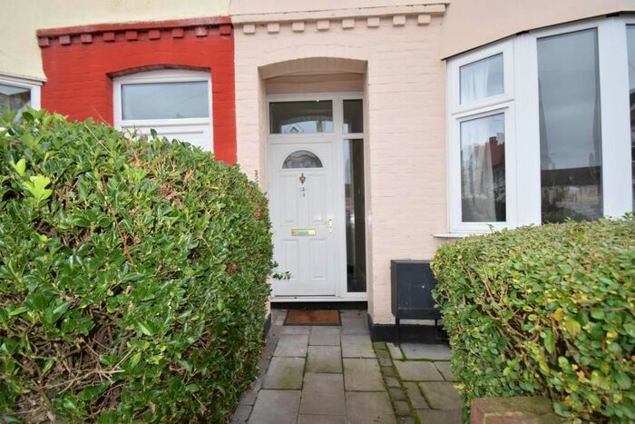 1 Bedroom Flat To Rent In Electric Avenue, Westcliff On Sea, Essex, SS0