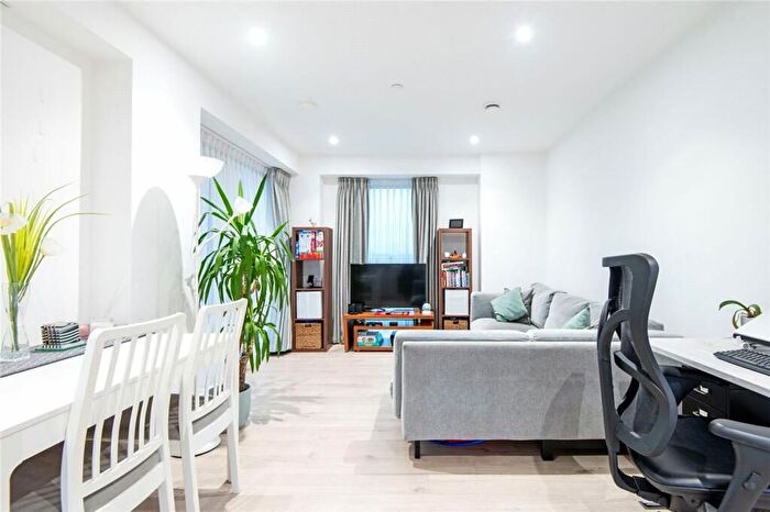 2 Bedroom Flat For Sale In Silvertown Way, Falconbrook Gardens, E16