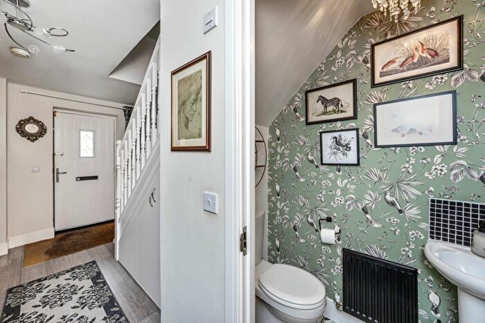 5 Bedroom Detached House For Sale In Newman Road, Horley, RH6