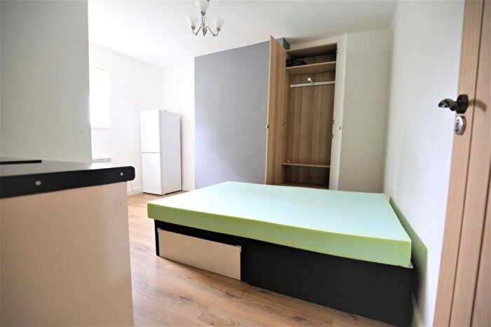 Studio To Rent In Pelham Road, London, N15