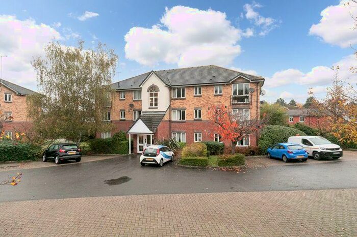 2 Bedroom Flat To Rent In Parry Drive, Weybridge, KT13