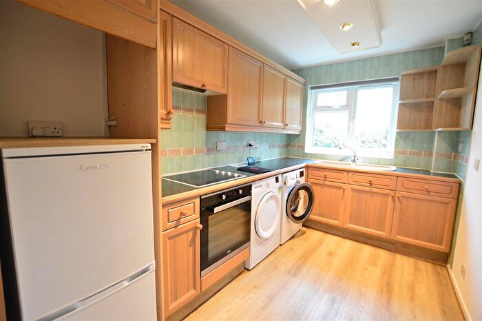 1 Bedroom Flat To Rent In Suffolk Close, Slough, SL1