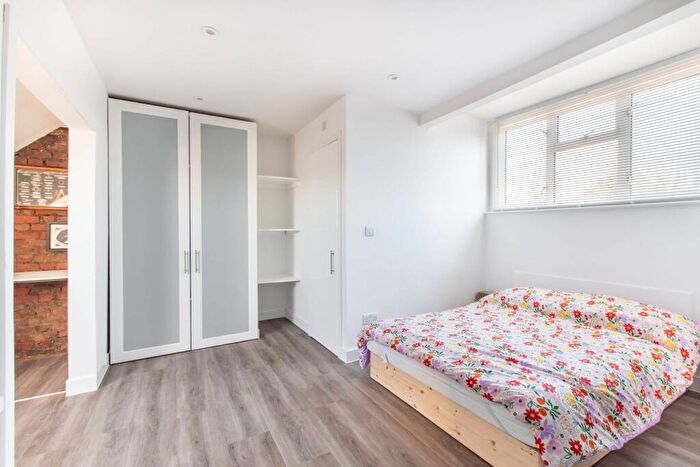 3 Bedroom Flat To Rent In Hanover Road, Kensal Rise, London, NW10