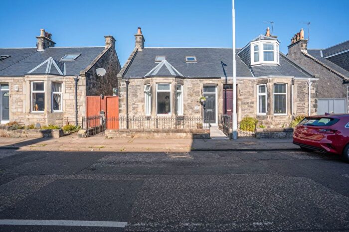3 Bedroom Semi-detached House For Sale In Balsusney Road, Kirkcaldy, KY2