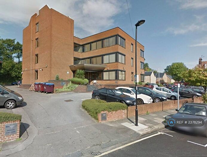 1 Bedroom Flat To Rent In Steeplemount House, Enfield, EN2