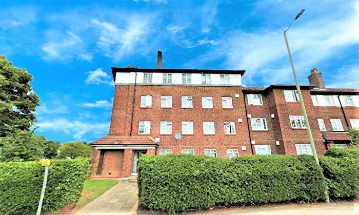 2 Bedroom Flat To Rent In Flat, Hendon Park Mansions, Queens Road, London, NW4
