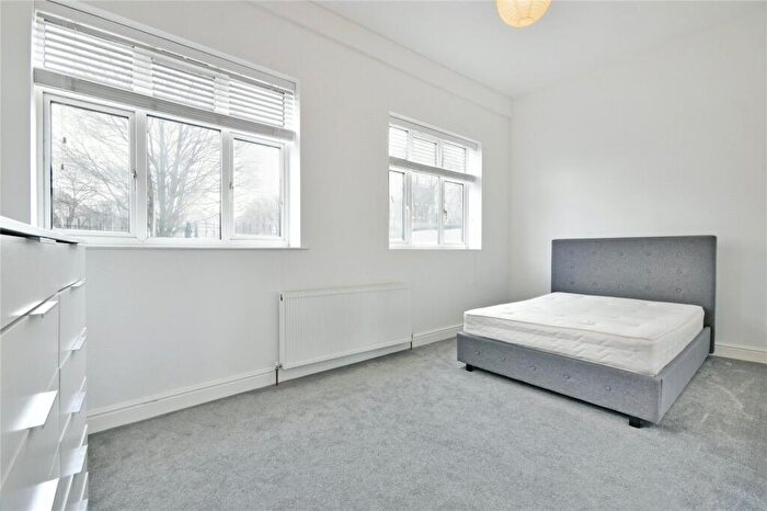 2 Bedroom Flat To Rent In Rotherhithe New Road, Surrey Quays, SE16