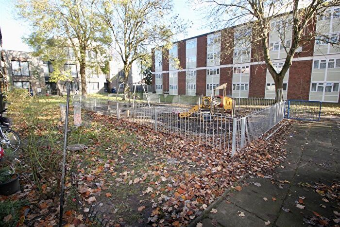 1 Bedroom Flat For Sale In Wallis Road, Southall, UB1