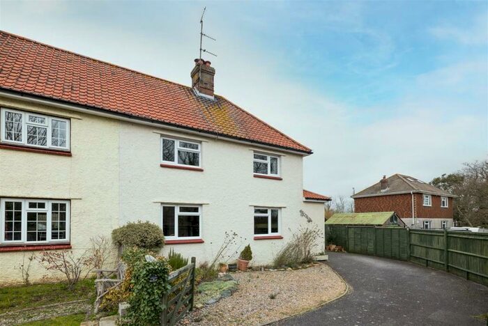 4 Bedroom Semi-Detached House For Sale In Barnfield, Plumpton Green, Lewes, BN7