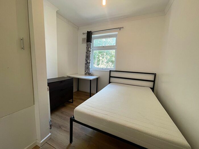 5 Bedroom Flat To Rent In Bow, E3