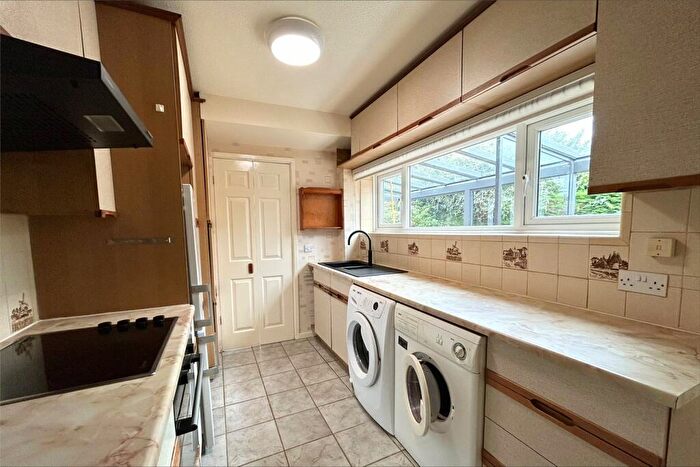 4 Bedroom Detached House For Sale In Chatsworth Grove, Farnham, Surrey, GU9