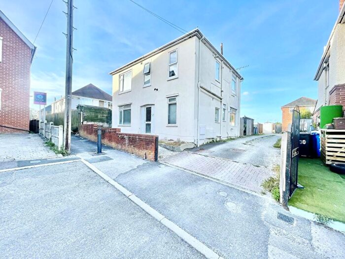 2 Bedroom Flat For Sale In Phyldon Road, Parkstone, Poole, BH12