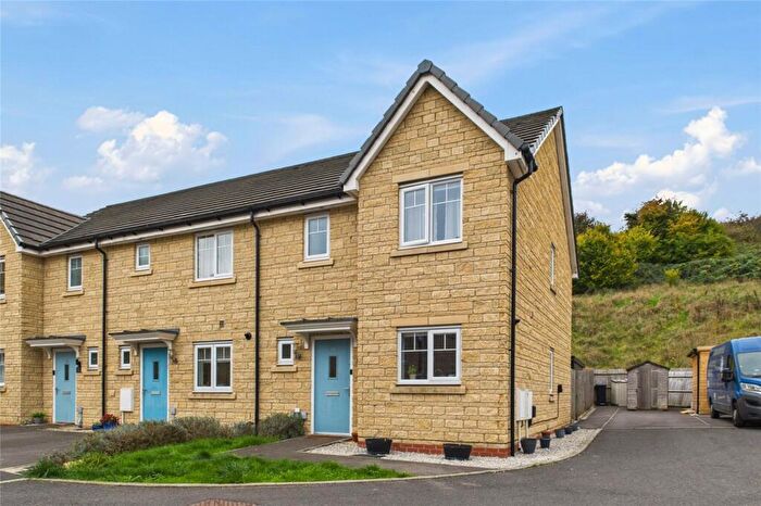 3 Bedroom End Of Terrace House For Sale In Foxhills Close, Radstock, Somerset, BA3