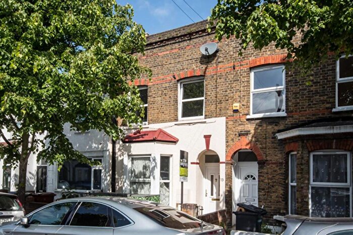 1 Bedroom Flat To Rent In Victoria Road, Walthamstow, E17