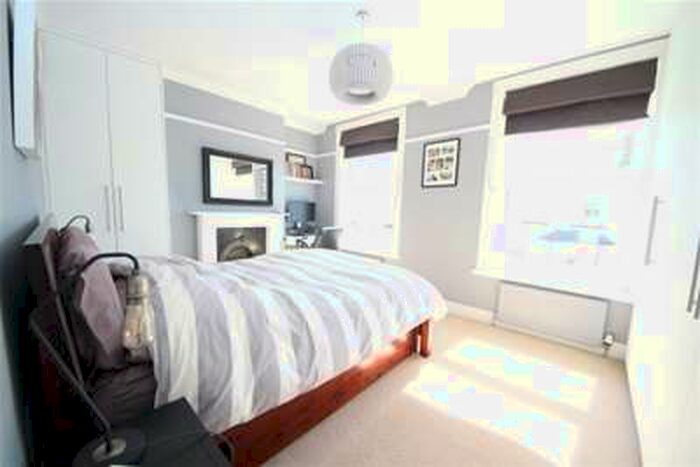 2 Bedroom House To Rent In Longfellow Road - Worcester Park, KT4
