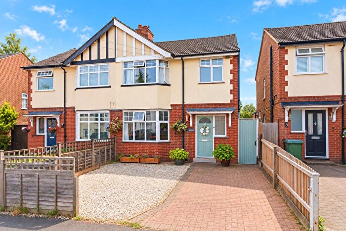 3 Bedroom Semi-Detached House For Sale In Front Street, Slip End, Luton, Bedfordshire, LU1