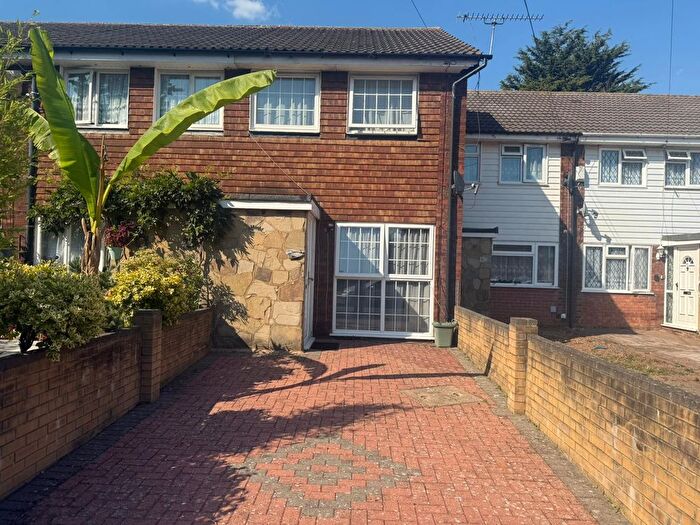 2 Bedroom Terraced House To Rent In Cleave Avenue, Hayes, UB3