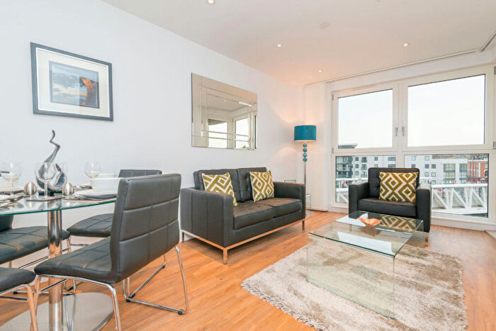 1 Bedroom Flat To Rent In Queensland Road, Islington, London, N7