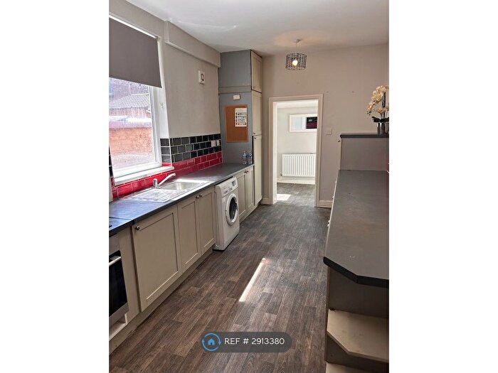 4 Bedroom Terraced House To Rent In Windsor Road, Manchester, M43