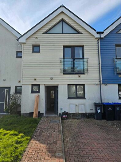 3 Bedroom Terraced House To Rent In Eirene Avenue, Worthing, BN12