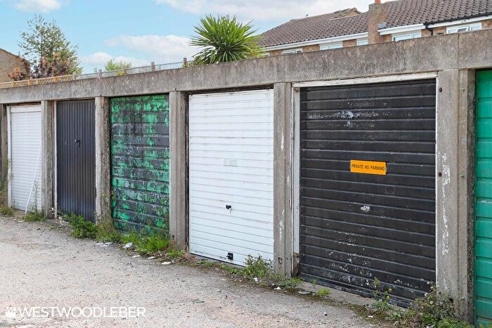 Garage / Parking To Rent In Nursery Road, Hoddesdon, EN11