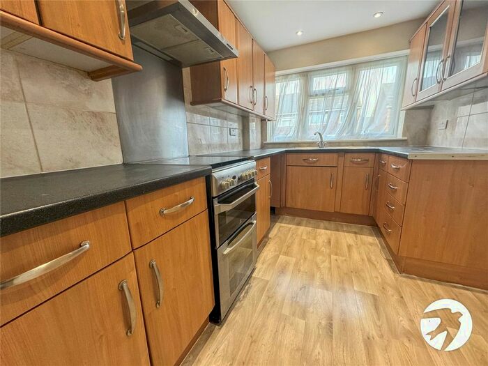 4 Bedroom Link Detached House To Rent In Smarden Walk, Rainham, Gillingham, Kent, ME8