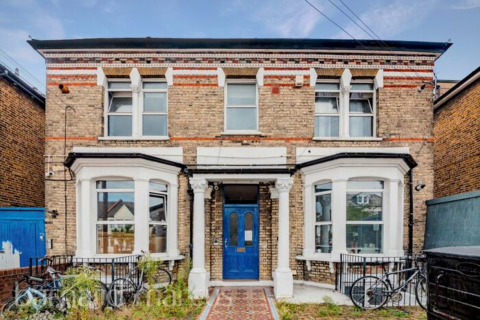 1 Bedroom Flat To Rent In Longley Road, London, SW17