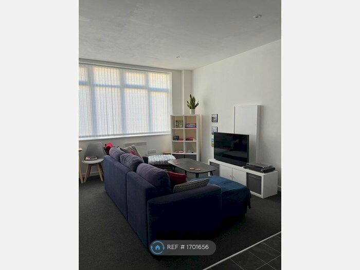 1 Bedroom Flat To Rent In South Way, Portland, DT5