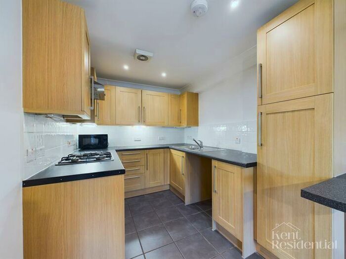 2 Bedroom Flat To Rent In Union Street, Rochester, ME1