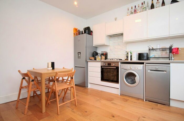 3 Bedroom Flat To Rent In Stock Orchard Crescent, Islington, N7