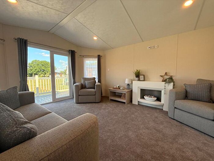 2 Bedroom Lodge For Sale In Gilberdyke, East Riding Of Yorkshire, HU15