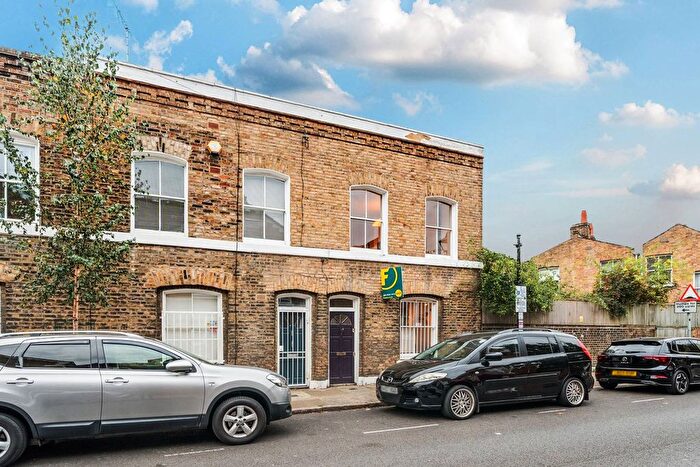3 Bedroom Property For Sale In Baxendale Street, Columbia Road, London, E2